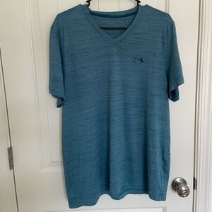 NWOT | Under Armour men’s v-neck‎ active top — large